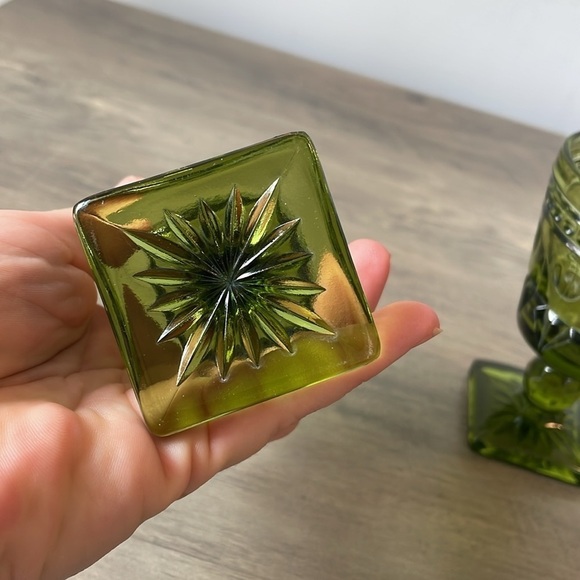 Vintage olive green glass small wine or dessert cups - Picture 3 of 4